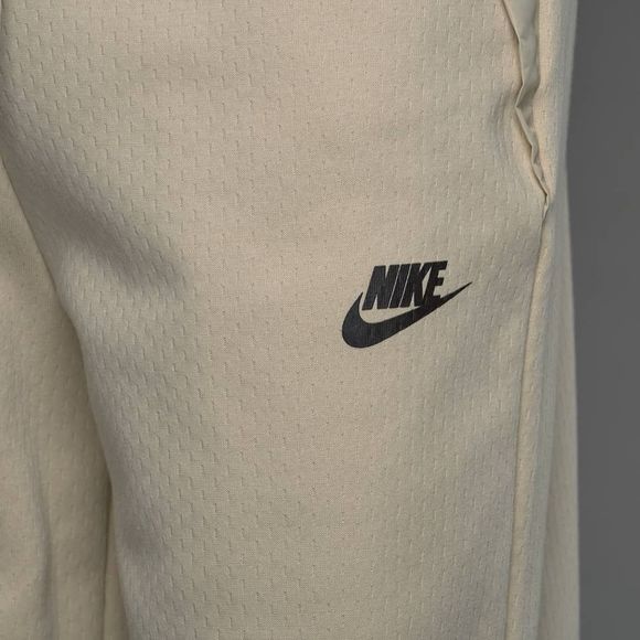 NEW Women's Medium NIKE TECH PACK Active Capri Yoga Casual Fleece Pants Cream 83 - Picture 2 of 5